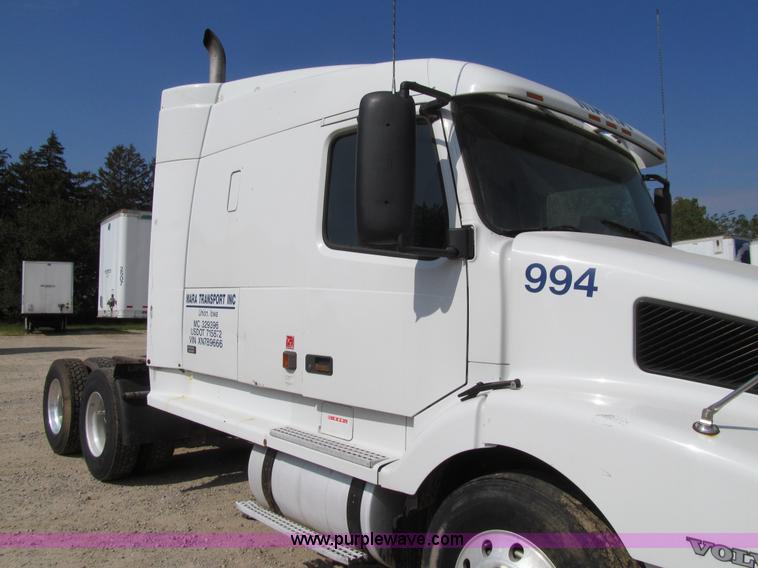 image for item K6356 1999 Volvo VNL64T semi truck