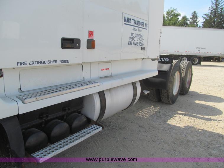 image for item K6356 1999 Volvo VNL64T semi truck