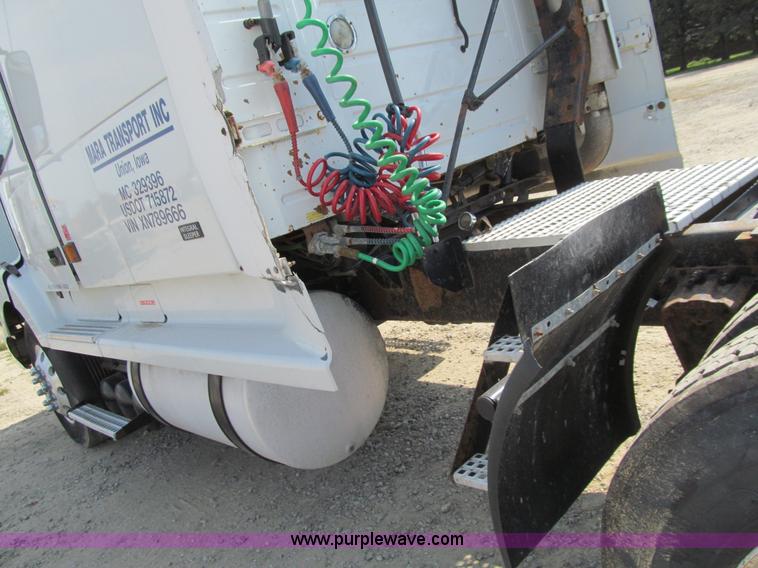 image for item K6356 1999 Volvo VNL64T semi truck