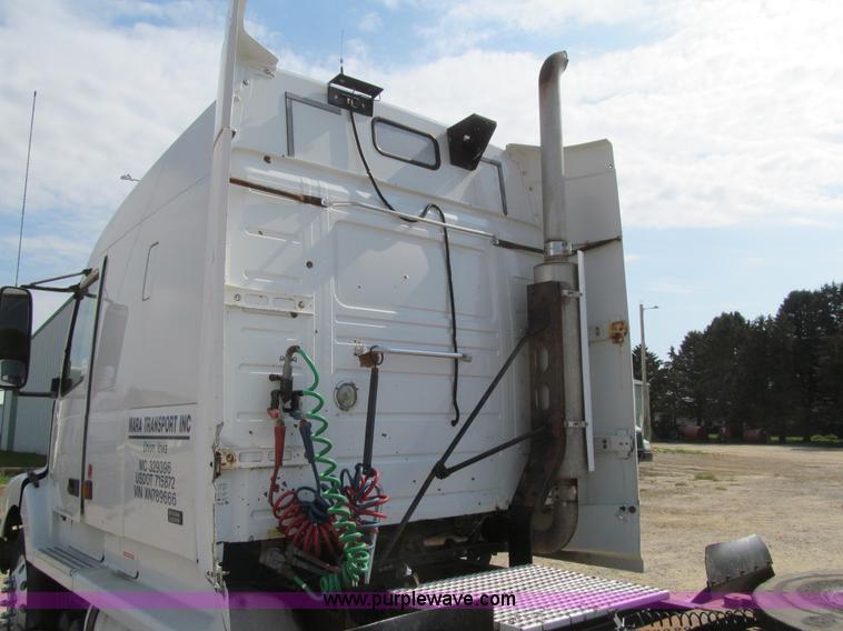 image for item K6356 1999 Volvo VNL64T semi truck