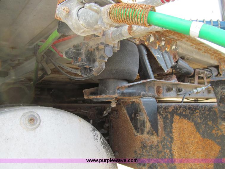 image for item K6356 1999 Volvo VNL64T semi truck