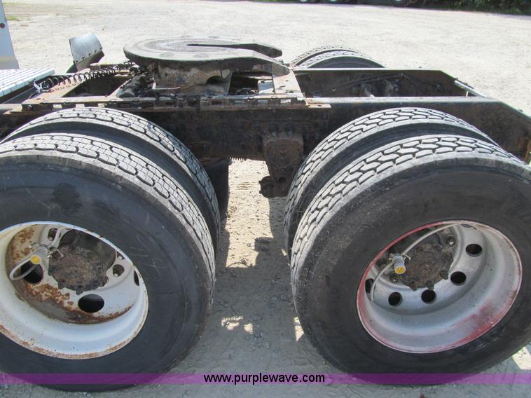 image for item K6356 1999 Volvo VNL64T semi truck