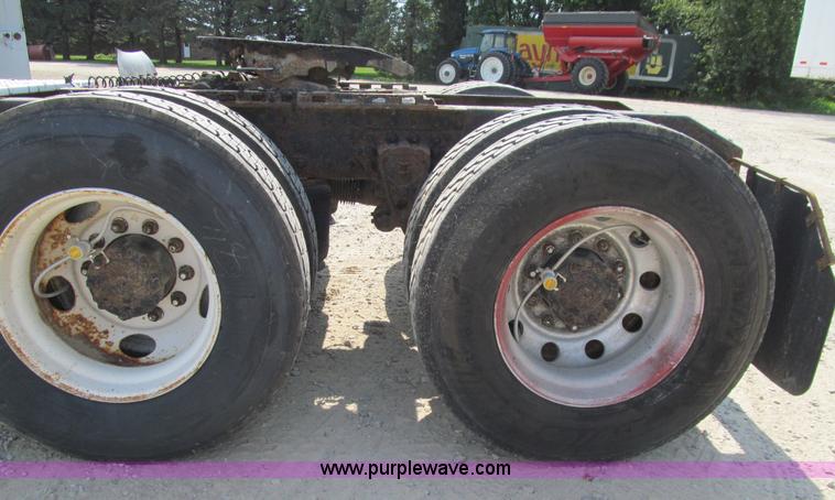 image for item K6356 1999 Volvo VNL64T semi truck