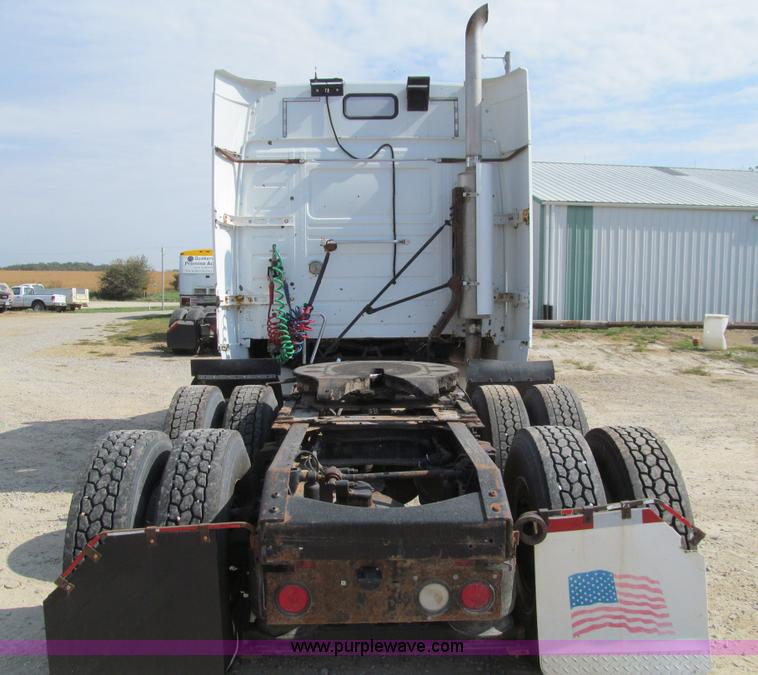 image for item K6356 1999 Volvo VNL64T semi truck