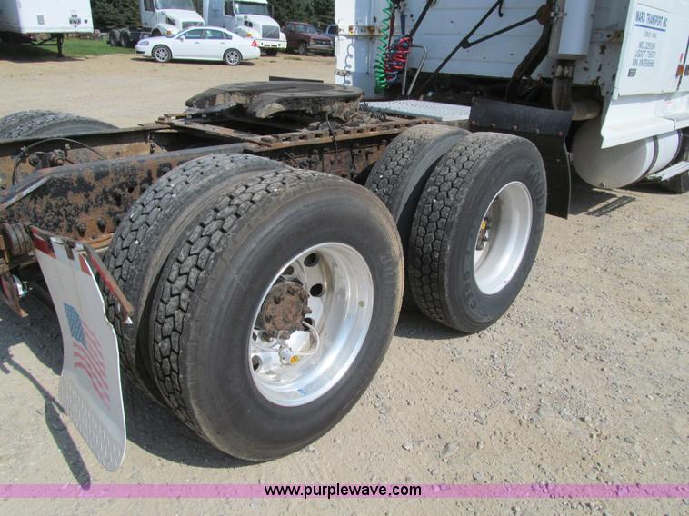 image for item K6356 1999 Volvo VNL64T semi truck