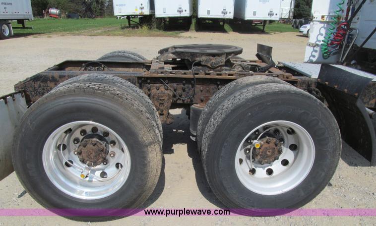 image for item K6356 1999 Volvo VNL64T semi truck