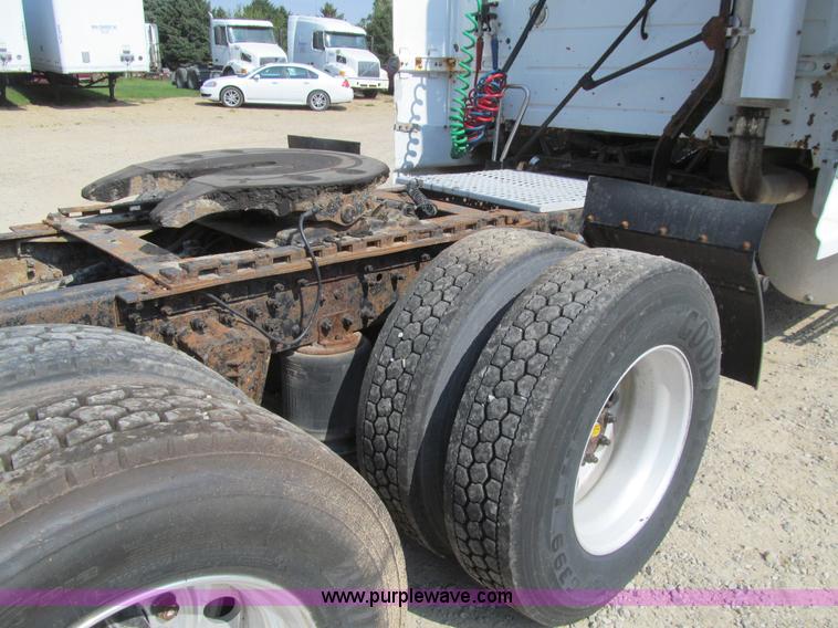 image for item K6356 1999 Volvo VNL64T semi truck