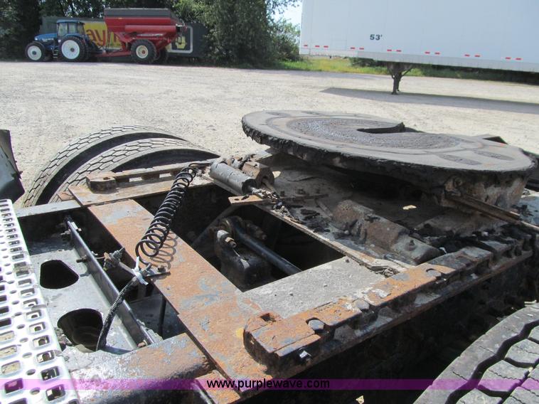 image for item K6356 1999 Volvo VNL64T semi truck