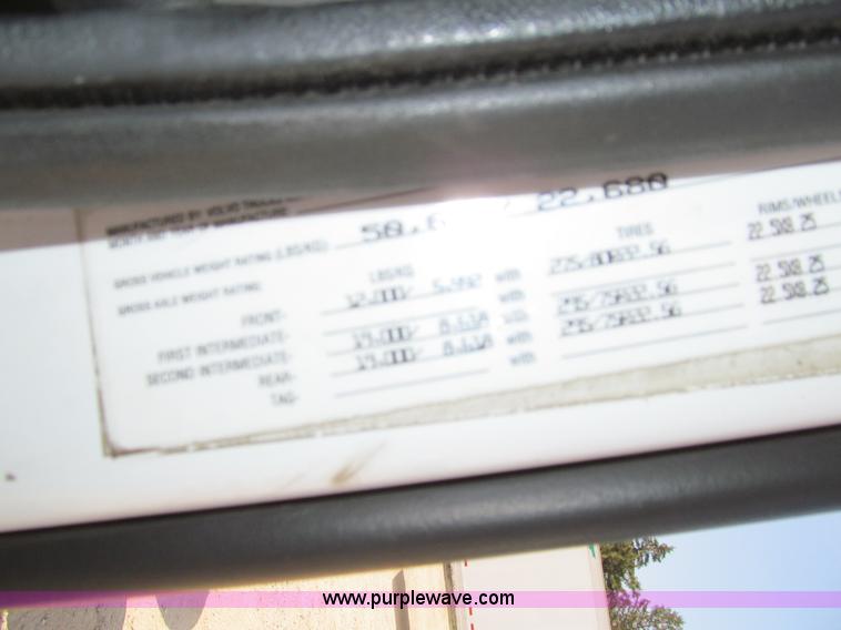 image for item K6356 1999 Volvo VNL64T semi truck