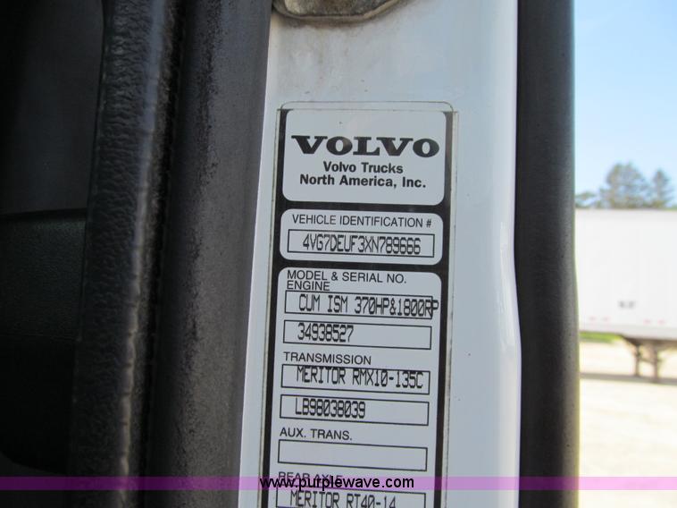 image for item K6356 1999 Volvo VNL64T semi truck