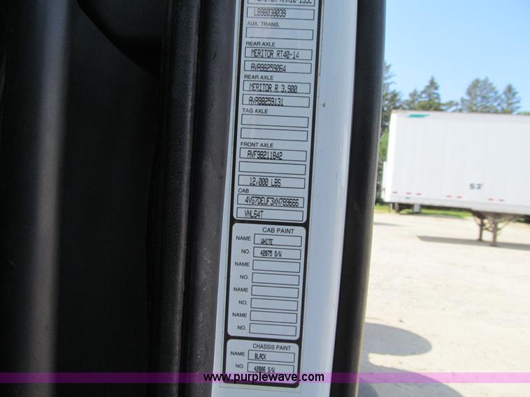 image for item K6356 1999 Volvo VNL64T semi truck