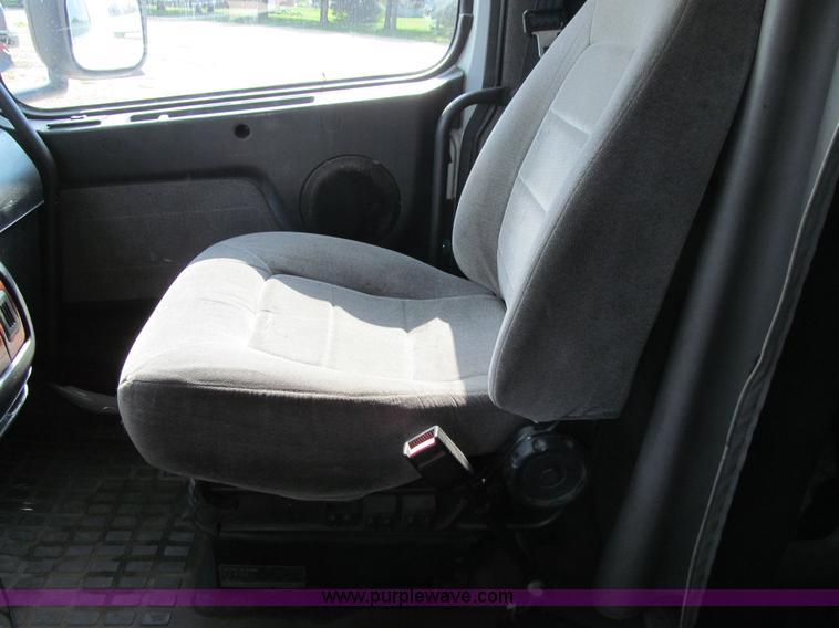 image for item K6356 1999 Volvo VNL64T semi truck