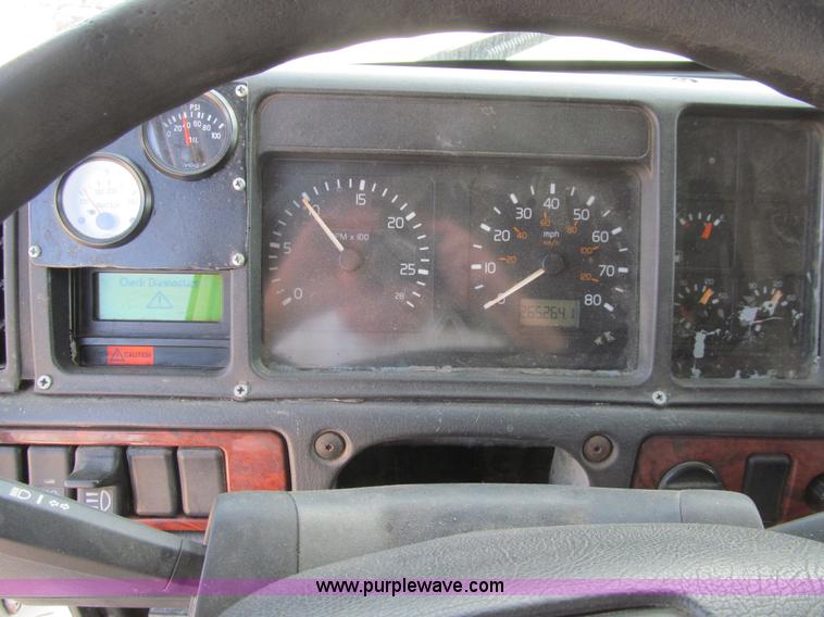 image for item K6356 1999 Volvo VNL64T semi truck