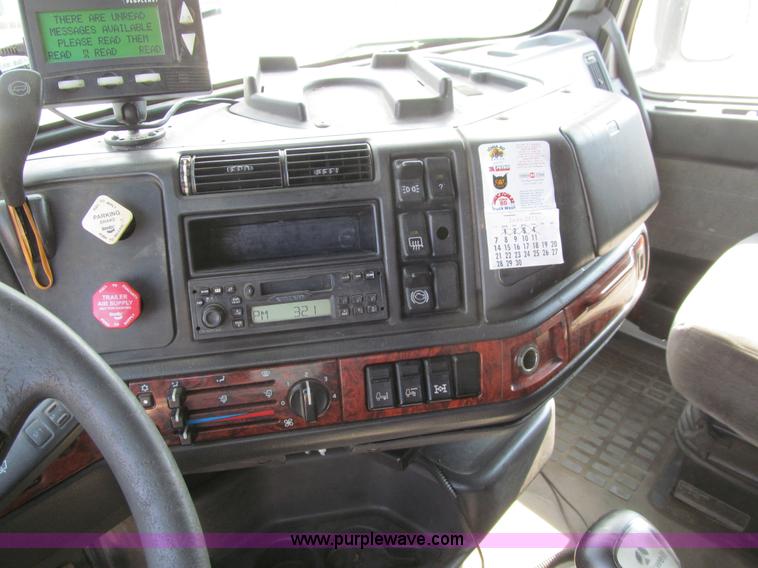 image for item K6356 1999 Volvo VNL64T semi truck