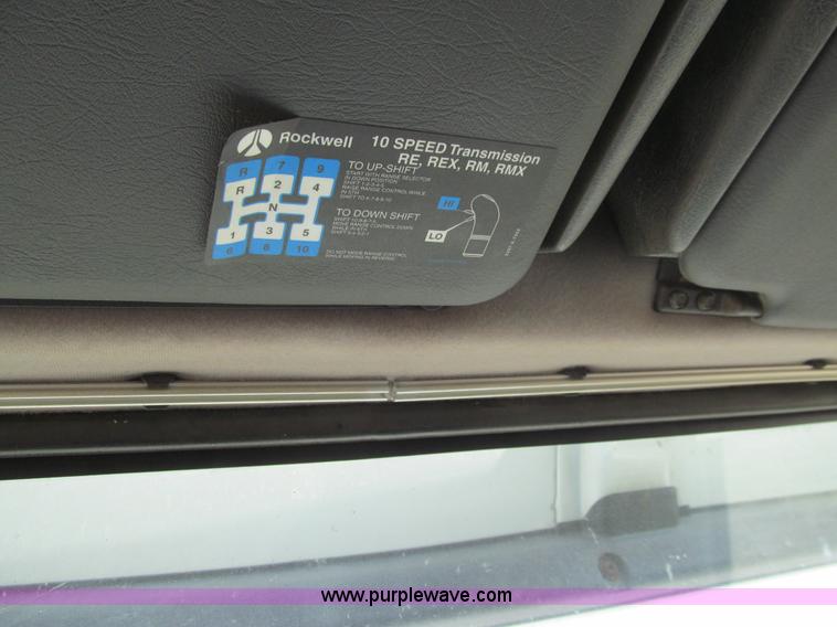 image for item K6356 1999 Volvo VNL64T semi truck