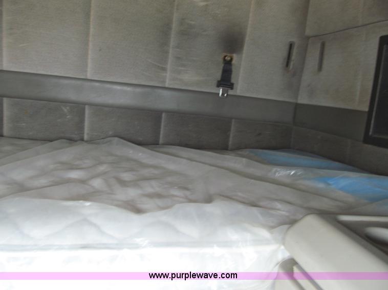 image for item K6356 1999 Volvo VNL64T semi truck