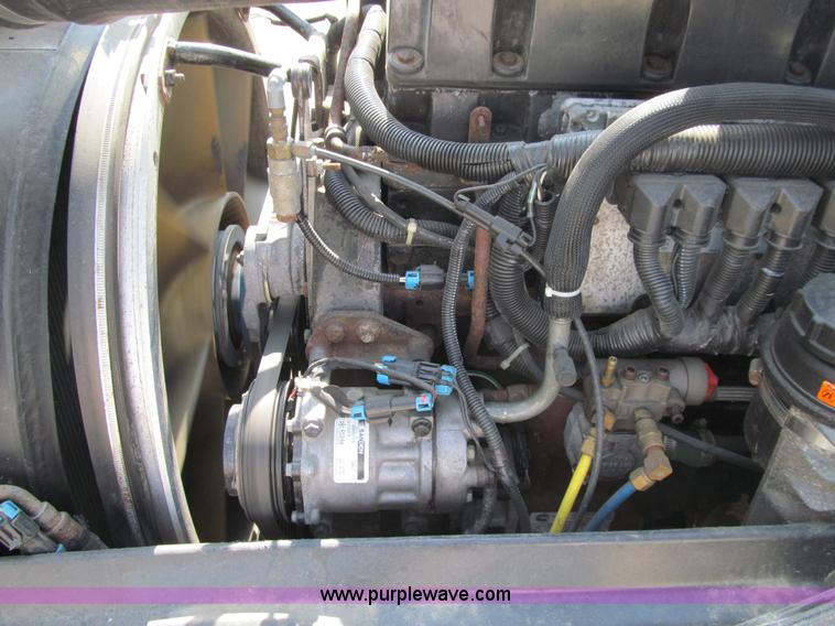 image for item K6356 1999 Volvo VNL64T semi truck