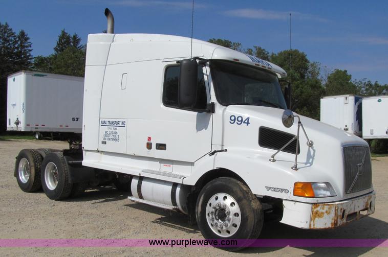 image for item K6356 1999 Volvo VNL64T semi truck