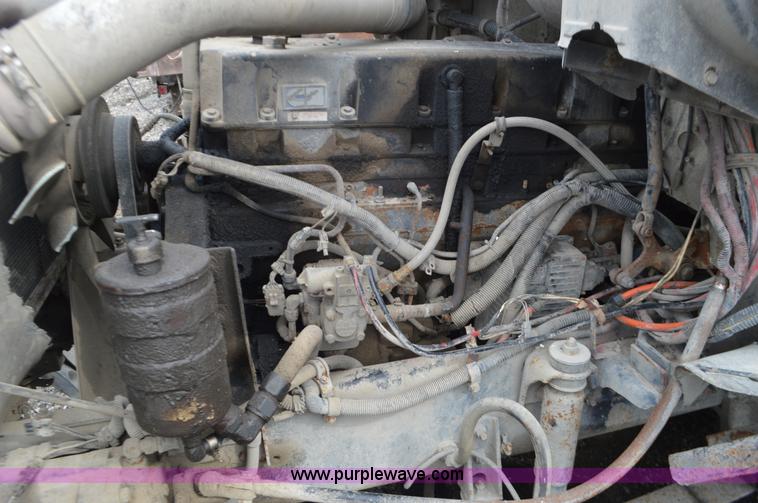 image for item L2790 1995 International 9200 semi truck