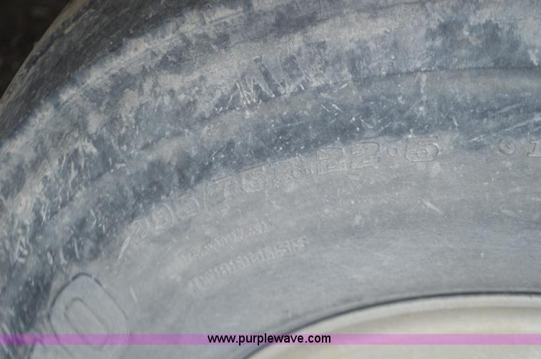 image for item L2790 1995 International 9200 semi truck