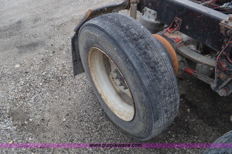 image for item L2790 1995 International 9200 semi truck