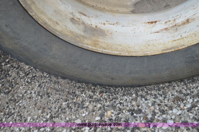 image for item L2790 1995 International 9200 semi truck