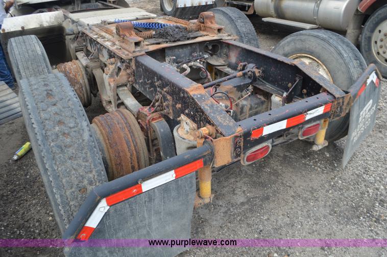 image for item L2790 1995 International 9200 semi truck