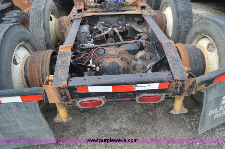 image for item L2790 1995 International 9200 semi truck