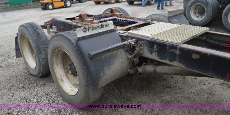 image for item L2790 1995 International 9200 semi truck