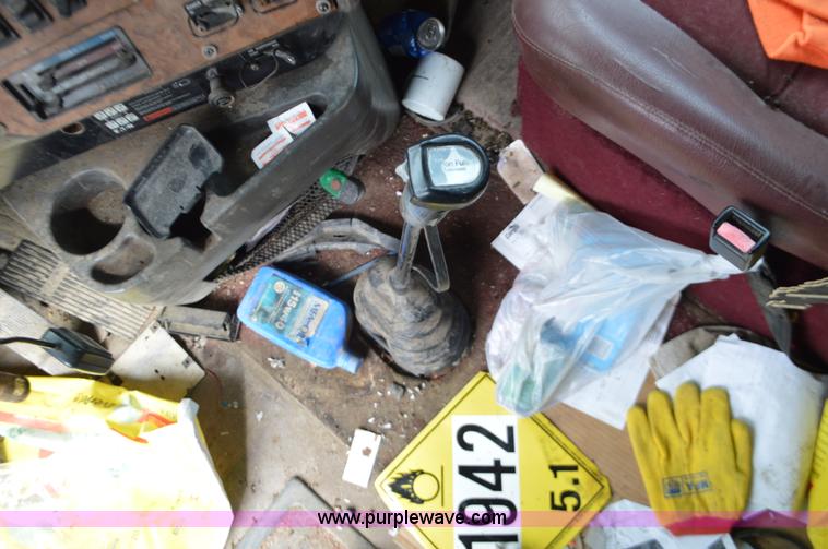 image for item L2790 1995 International 9200 semi truck