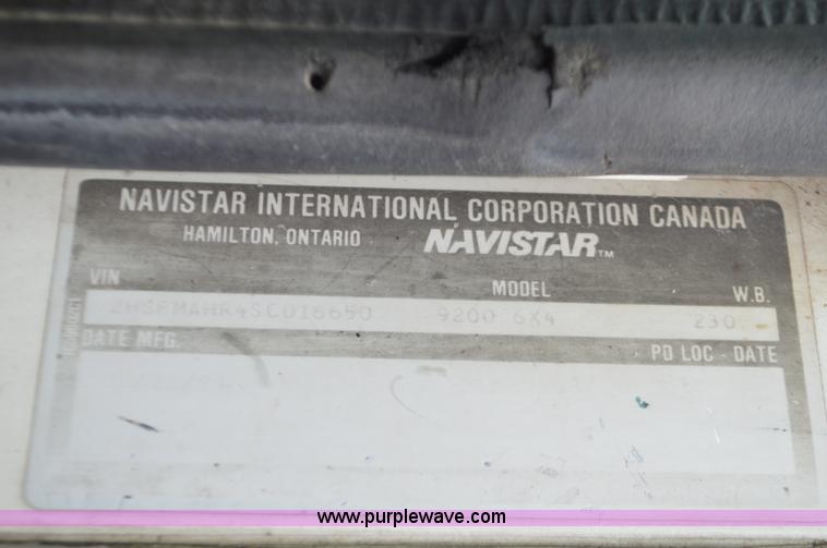 image for item L2790 1995 International 9200 semi truck