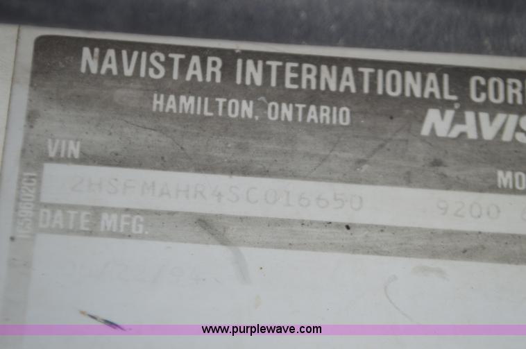 image for item L2790 1995 International 9200 semi truck