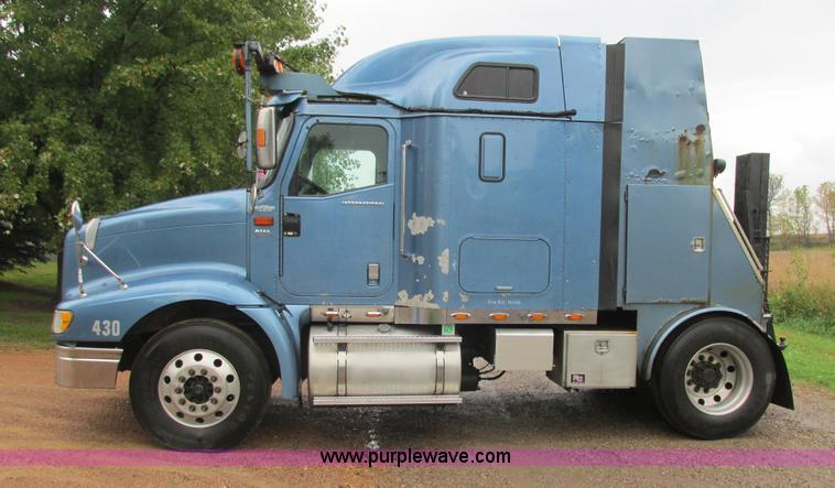 image for item L3849 2007 International 9200i toter truck