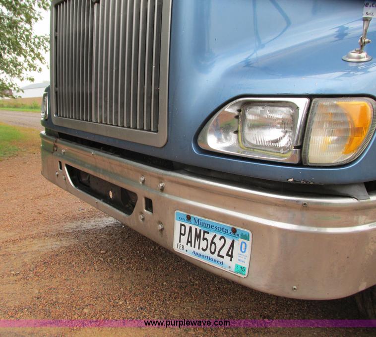 image for item L3849 2007 International 9200i toter truck