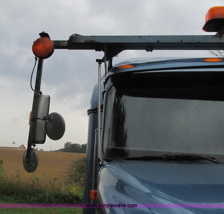 image for item L3849 2007 International 9200i toter truck