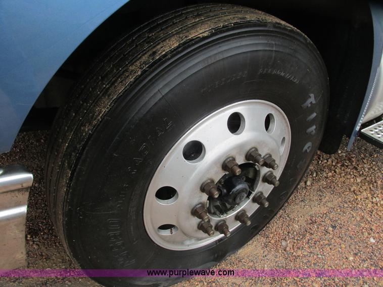 image for item L3849 2007 International 9200i toter truck