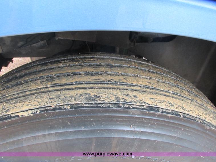 image for item L3849 2007 International 9200i toter truck