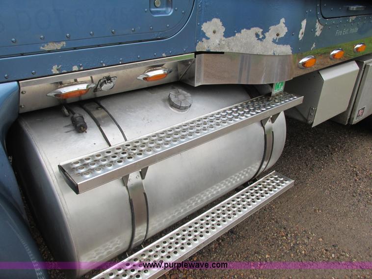 image for item L3849 2007 International 9200i toter truck