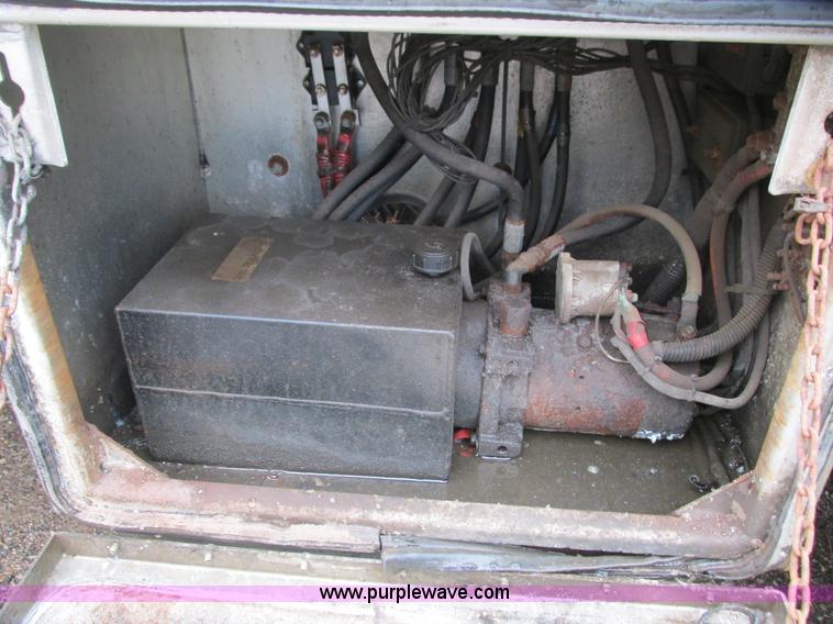 image for item L3849 2007 International 9200i toter truck