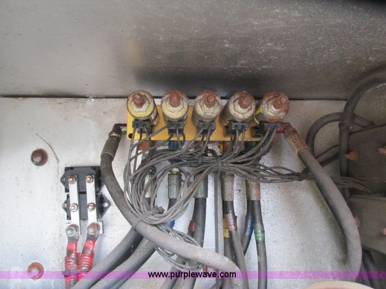 image for item L3849 2007 International 9200i toter truck