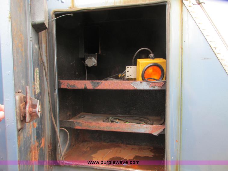 image for item L3849 2007 International 9200i toter truck