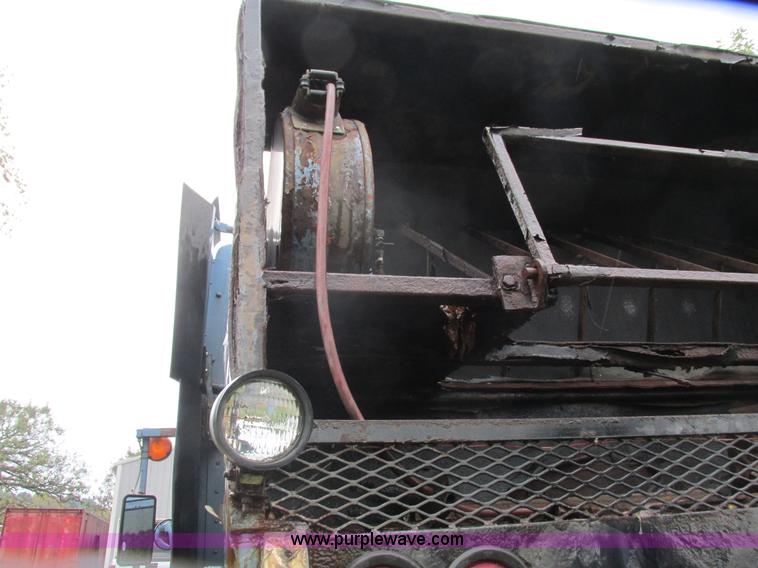 image for item L3849 2007 International 9200i toter truck