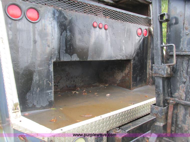 image for item L3849 2007 International 9200i toter truck