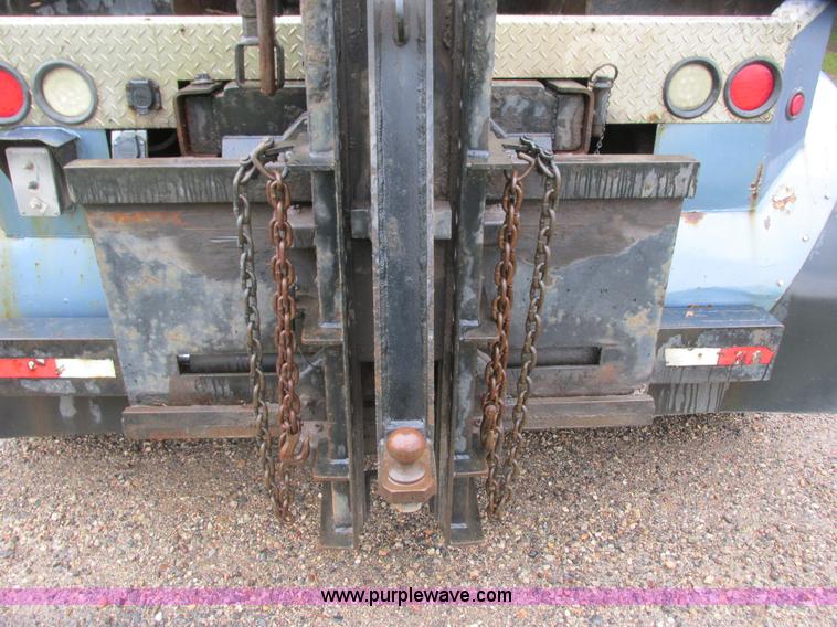 image for item L3849 2007 International 9200i toter truck