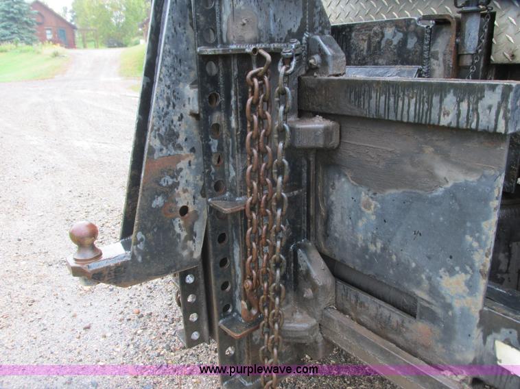 image for item L3849 2007 International 9200i toter truck