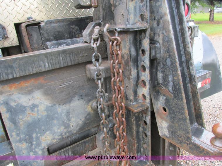 image for item L3849 2007 International 9200i toter truck