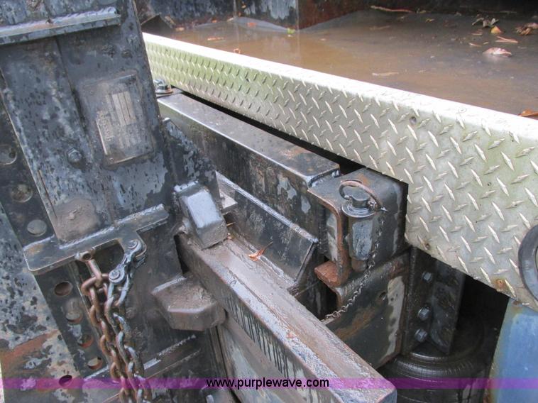 image for item L3849 2007 International 9200i toter truck