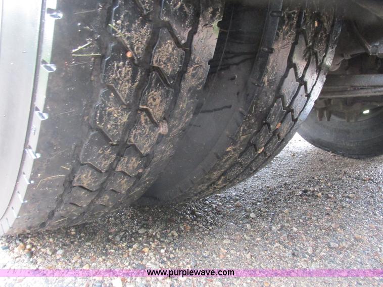 image for item L3849 2007 International 9200i toter truck