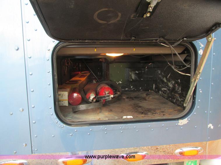 image for item L3849 2007 International 9200i toter truck