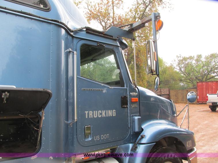 image for item L3849 2007 International 9200i toter truck